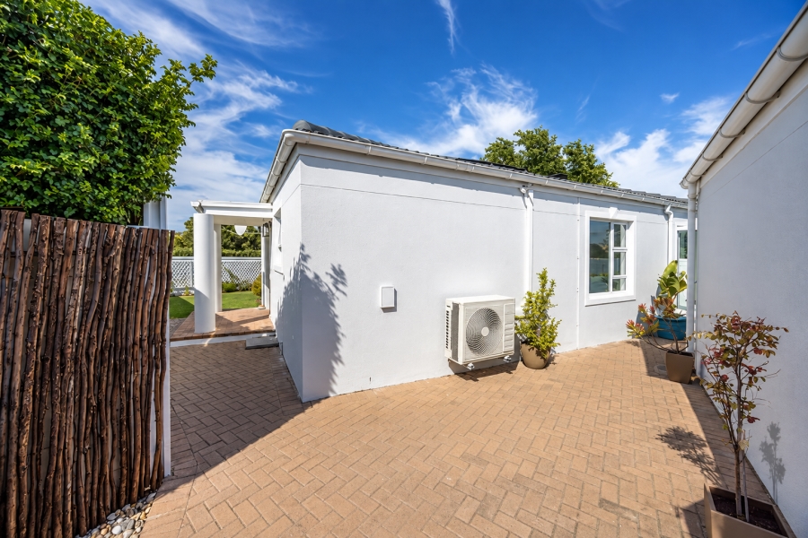 3 Bedroom Property for Sale in Sunningdale Western Cape